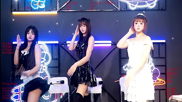 Snapshot of Shinygirls_777 chatting on October 4, 2025, 12:52 am Shinygirls 777 online show from October 4, 2025, 12:52 am