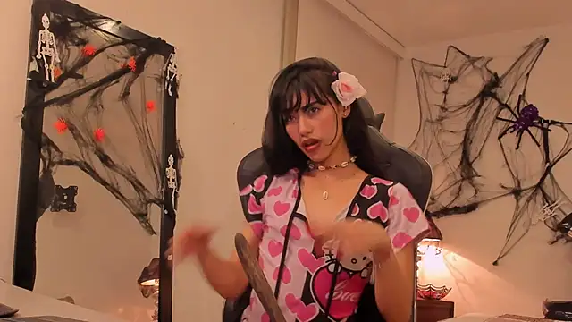 Snapshot of Rouse_Monroe chatting on October 3, 2025, 4:31 am Rouse Monroe online show from October 3, 2025, 4:31 am