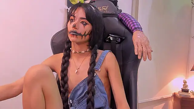 Snapshot of Rouse_Monroe chatting on October 9, 2025, 5:27 am Rouse Monroe online show from October 9, 2025, 5:27 am