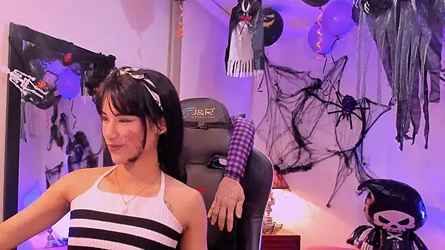 Snapshot of Rouse_Monroe chatting on October 10, 2025, 4:22 am Rouse Monroe online show from October 10, 2025, 4:22 am