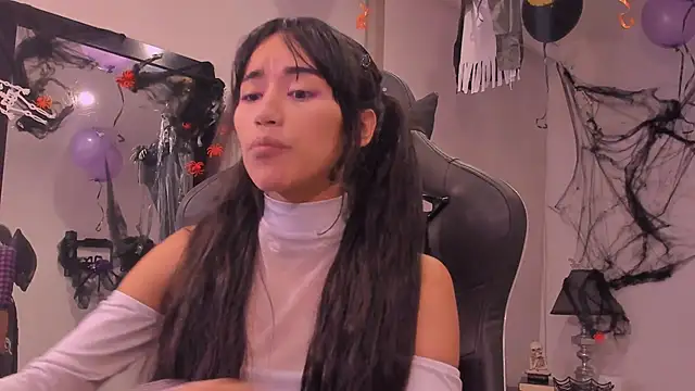 Snapshot of Rouse_Monroe chatting on October 15, 2025, 4:12 am Rouse Monroe online show from October 15, 2025, 4:12 am