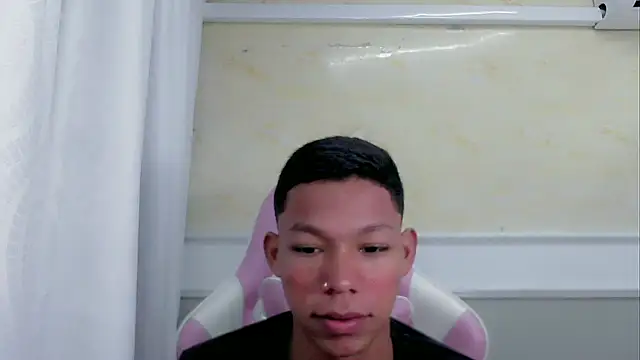Snapshot of julian_milk chatting on September 20, 2025, 1:56 pm julian milk online show from September 20, 2025, 1:56 pm