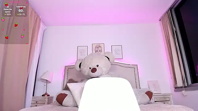 Snapshot of Haru_bloom chatting on September 25, 2025, 3:43 am Haru bloom online show from September 25, 2025, 3:43 am