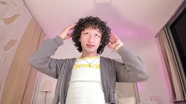 Snapshot of Haru_bloom chatting on October 15, 2025, 2:11 am Haru bloom online show from October 15, 2025, 2:11 am