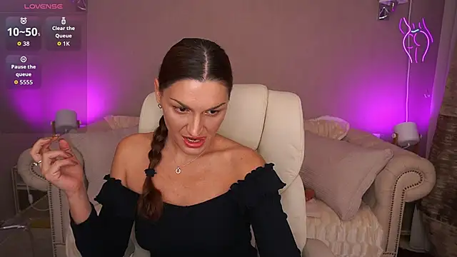 Snapshot of EllaGoldenn chatting on October 1, 2025, 8:48 pm EllaGoldenn online show from October 1, 2025, 8:48 pm