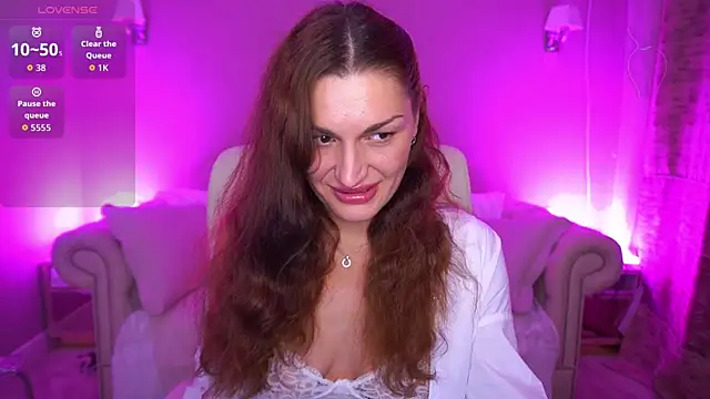 Snapshot of EllaGoldenn chatting on October 7, 2025, 9:12 pm EllaGoldenn online show from October 7, 2025, 9:12 pm