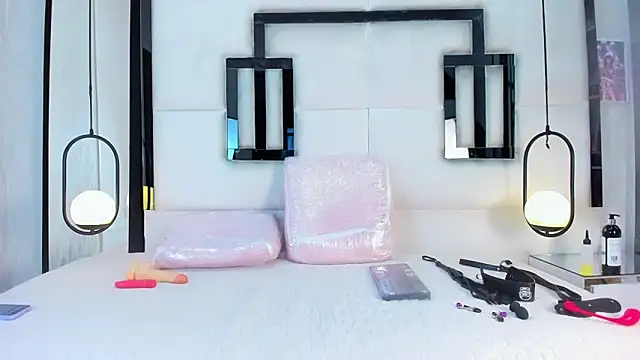 Snapshot of SerenaWild1 chatting on October 31, 2025, 4:24 am SerenaWild1 online show from October 31, 2025, 4:24 am