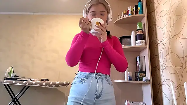 CarolannSide online show from September 23, 2025, 6:05 am