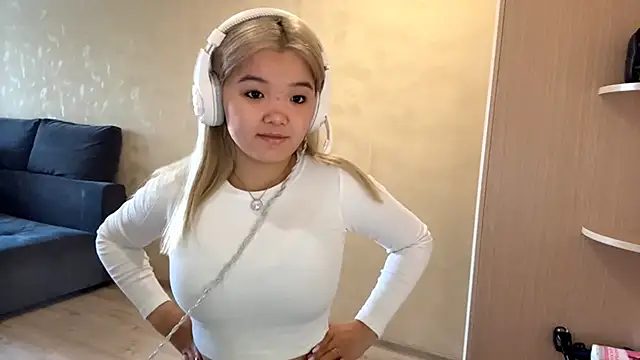 CarolannSide online show from October 3, 2025, 5:04 am