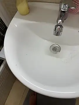 tusmuertos420 online show from November 10, 2025, 7:24 pm