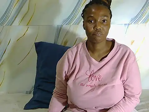 Snapshot of best_frnd chatting on October 12, 2025, 7:57 pm best frnd online show from October 12, 2025, 7:57 pm