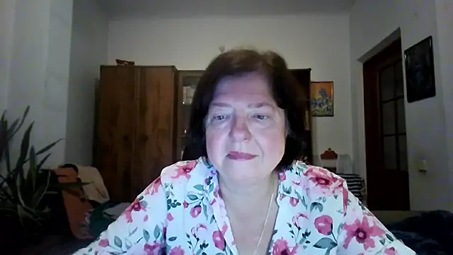 Snapshot of Violet_Pulse chatting on November 12, 2025, 2:39 pm Violet Pulse online show from November 12, 2025, 2:39 pm