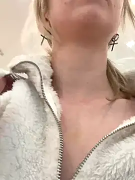 RonnieKiss online show from September 22, 2025, 4:36 am