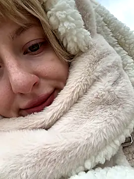 RonnieKiss online show from October 28, 2025, 6:28 am