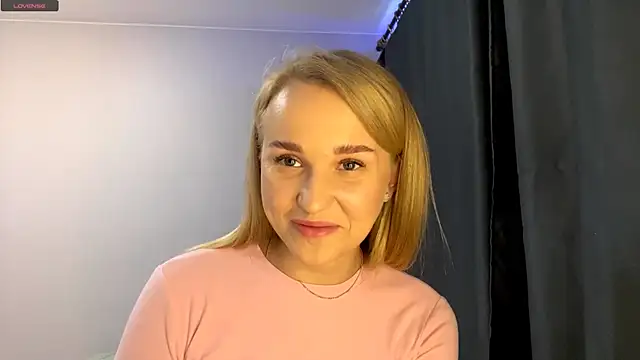 TanekaBoitel online show from October 3, 2025, 10:12 am