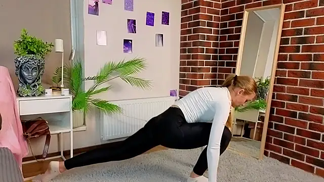 Snapshot of MarryLuz chatting on September 22, 2025, 7:27 pm MarryLuz online show from September 22, 2025, 7:27 pm