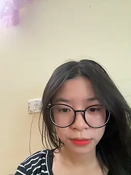 mau15  online show from October 18, 2025, 3:31 am