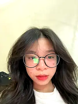 mau15  online show from October 19, 2025, 9:43 am