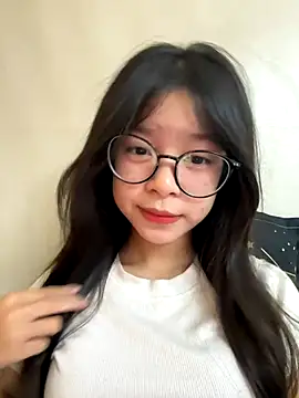 mau15  online show from November 3, 2025, 9:21 am