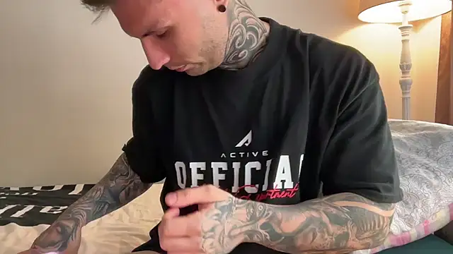 Larsskeet online show from September 30, 2025, 1:27 pm