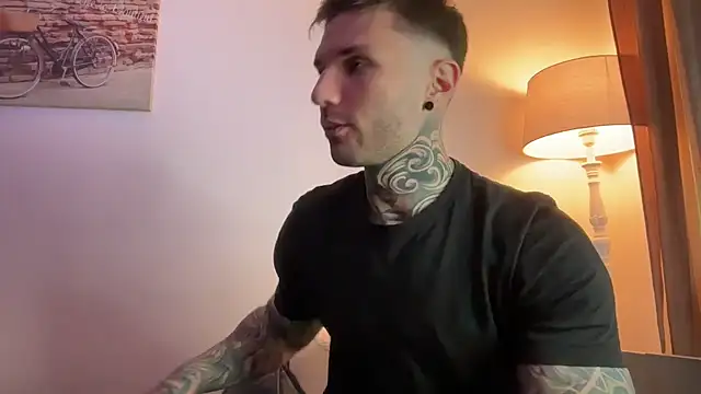 Larsskeet online show from October 7, 2025, 1:08 pm