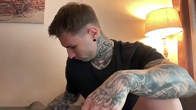 Larsskeet online show from October 15, 2025, 12:49 pm