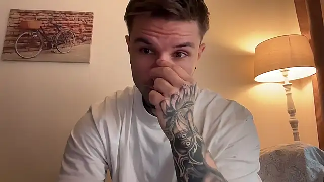 Larsskeet online show from October 22, 2025, 12:38 pm