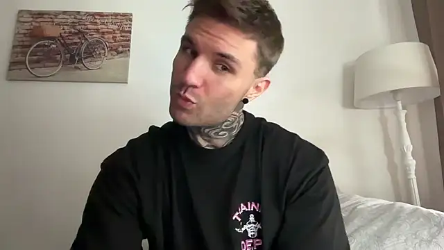 Larsskeet online show from October 23, 2025, 1:21 pm