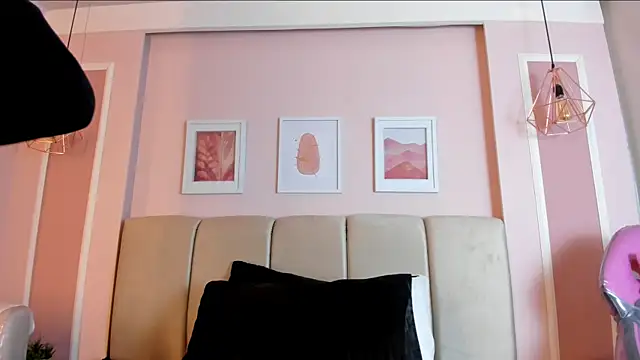 Snapshot of Sarah_Reidd chatting on October 22, 2025, 12:27 pm Sarah Reidd online show from October 22, 2025, 12:27 pm