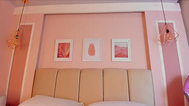 Snapshot of Sarah_Reidd chatting on October 28, 2025, 12:19 pm Sarah Reidd online show from October 28, 2025, 12:19 pm