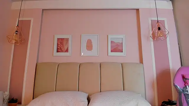 Snapshot of Sarah_Reidd chatting on October 29, 2025, 12:18 pm Sarah Reidd online show from October 29, 2025, 12:18 pm