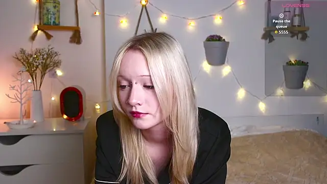 ArcticaRyder online show from September 28, 2025, 7:36 am