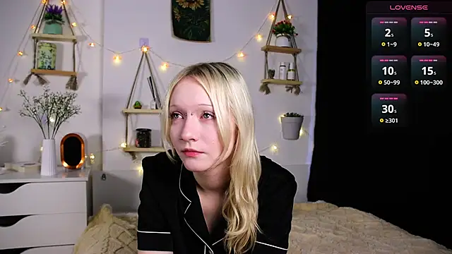 ArcticaRyder online show from October 5, 2025, 7:39 am