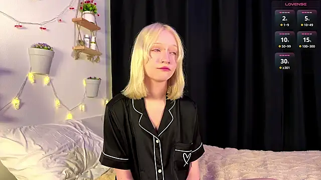 ArcticaRyder online show from October 21, 2025, 7:42 am