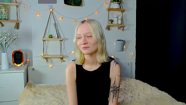 ArcticaRyder online show from November 3, 2025, 8:26 am