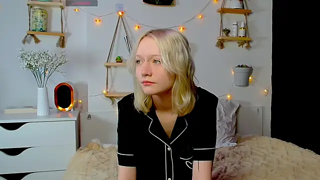 ArcticaRyder online show from November 6, 2025, 7:31 am