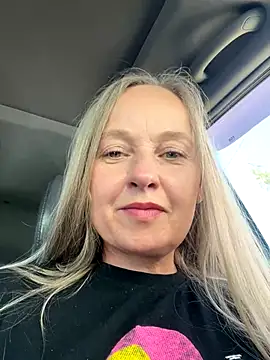 B i r d i e online show from September 22, 2025, 12:18 pm