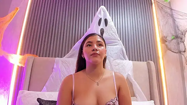 AnyaSosa  online show from October 30, 2025, 1:12 pm