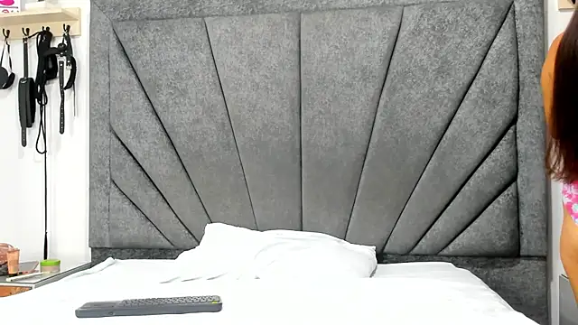 SeleneAndDorian online show from November 18, 2025, 7:51 pm