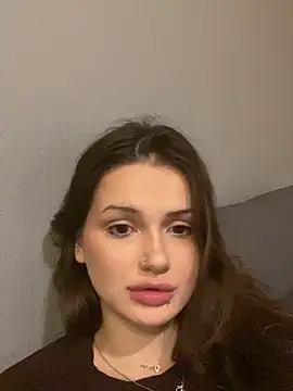 SoShyEmmyyy online show from September 29, 2025, 8:02 pm