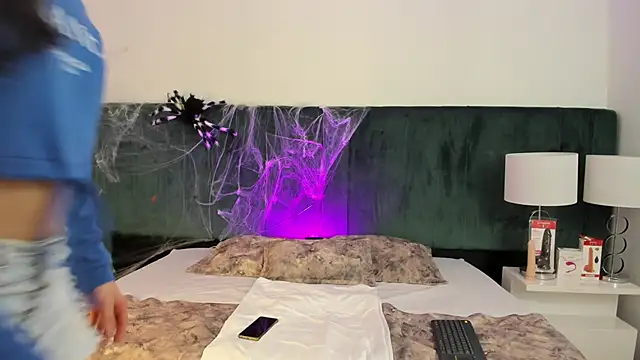 Snapshot of VanessaParis__ chatting on October 26, 2025, 8:37 pm VanessaParis online show from October 26, 2025, 8:37 pm