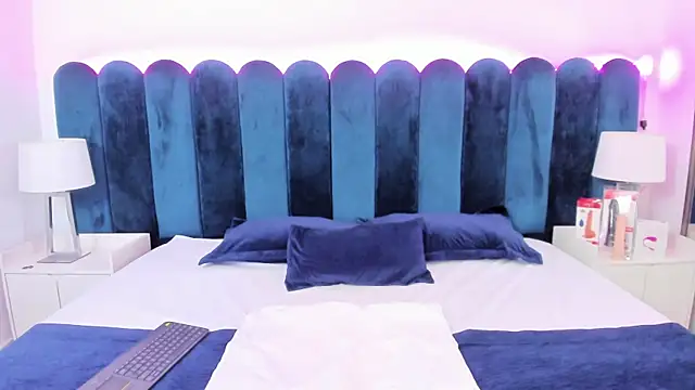 Snapshot of VanessaParis__ chatting on November 7, 2025, 9:04 pm VanessaParis online show from November 7, 2025, 9:04 pm