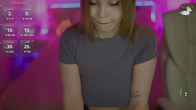 Snapshot of MyLolaSky chatting on October 6, 2025, 11:24 pm MyLolaSky online show from October 6, 2025, 11:24 pm