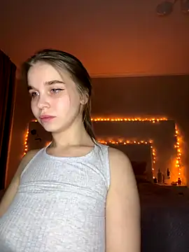 Snapshot of MyLolaSky chatting on October 11, 2025, 10:52 pm MyLolaSky online show from October 11, 2025, 10:52 pm