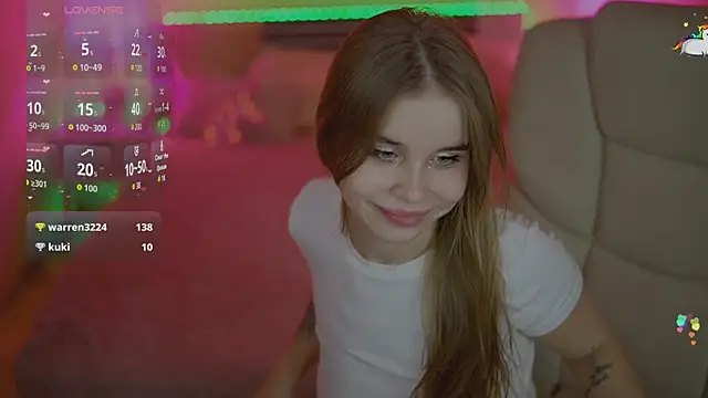 Snapshot of MyLolaSky chatting on October 28, 2025, 10:08 am MyLolaSky online show from October 28, 2025, 10:08 am