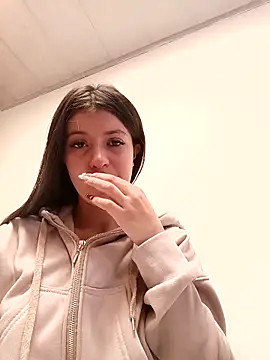 Snapshot of SALOME-28_ chatting on October 2, 2025, 3:08 pm SALOME-28 online show from October 2, 2025, 3:08 pm