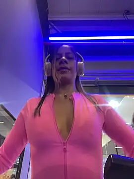 Snapshot of KatThomas chatting on November 13, 2025, 11:03 pm KatThomas online show from November 13, 2025, 11:03 pm