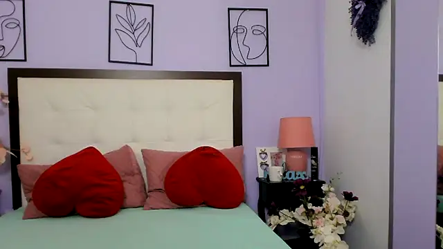 Snapshot of Golden_Kittyy chatting on November 6, 2025, 6:09 pm Golden Kittyy online show from November 6, 2025, 6:09 pm