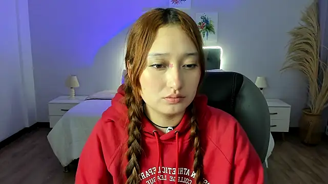 Samara Hilton 2 online show from October 28, 2025, 6:32 pm