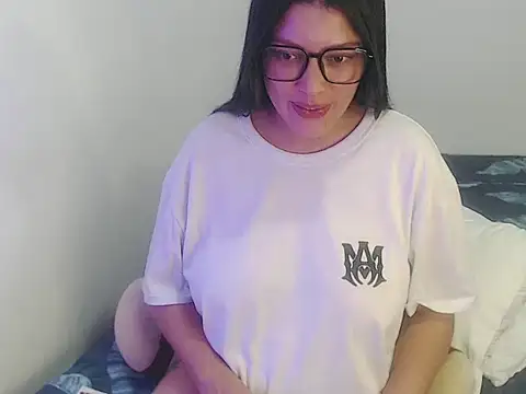 ImSweetLips online show from October 4, 2025, 9:57 pm